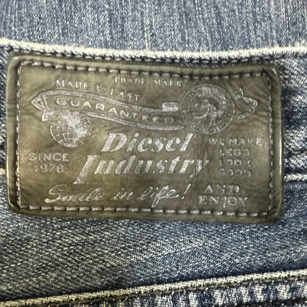 Diesel Larkee Mens 31x34 Regular Straight Blue Jeans Distressed Nice Fade EUC